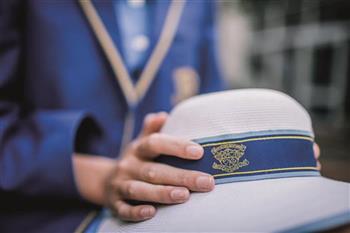 hat holding